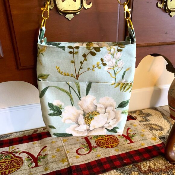 Handmade Cotton Crossbody Bag with Lining and Zippered Closure - Picture 5 of 10